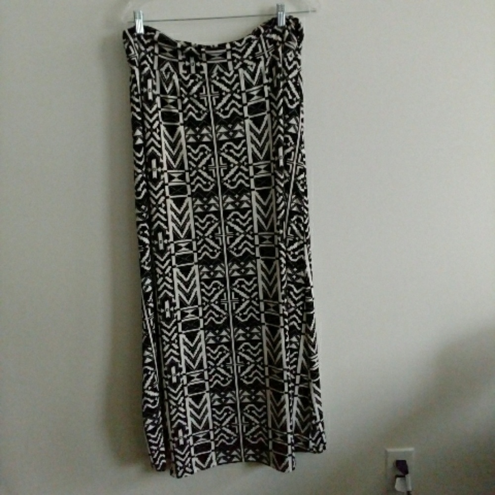 Black White Aztec Print Knit Maxi Skirt